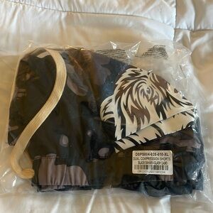 New win tags in plastic Darc sport shorts xl